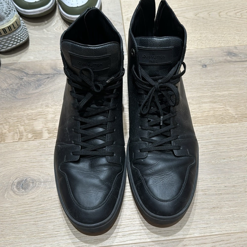 Louis Vuitton Sneakers - Picture 2 of 6
